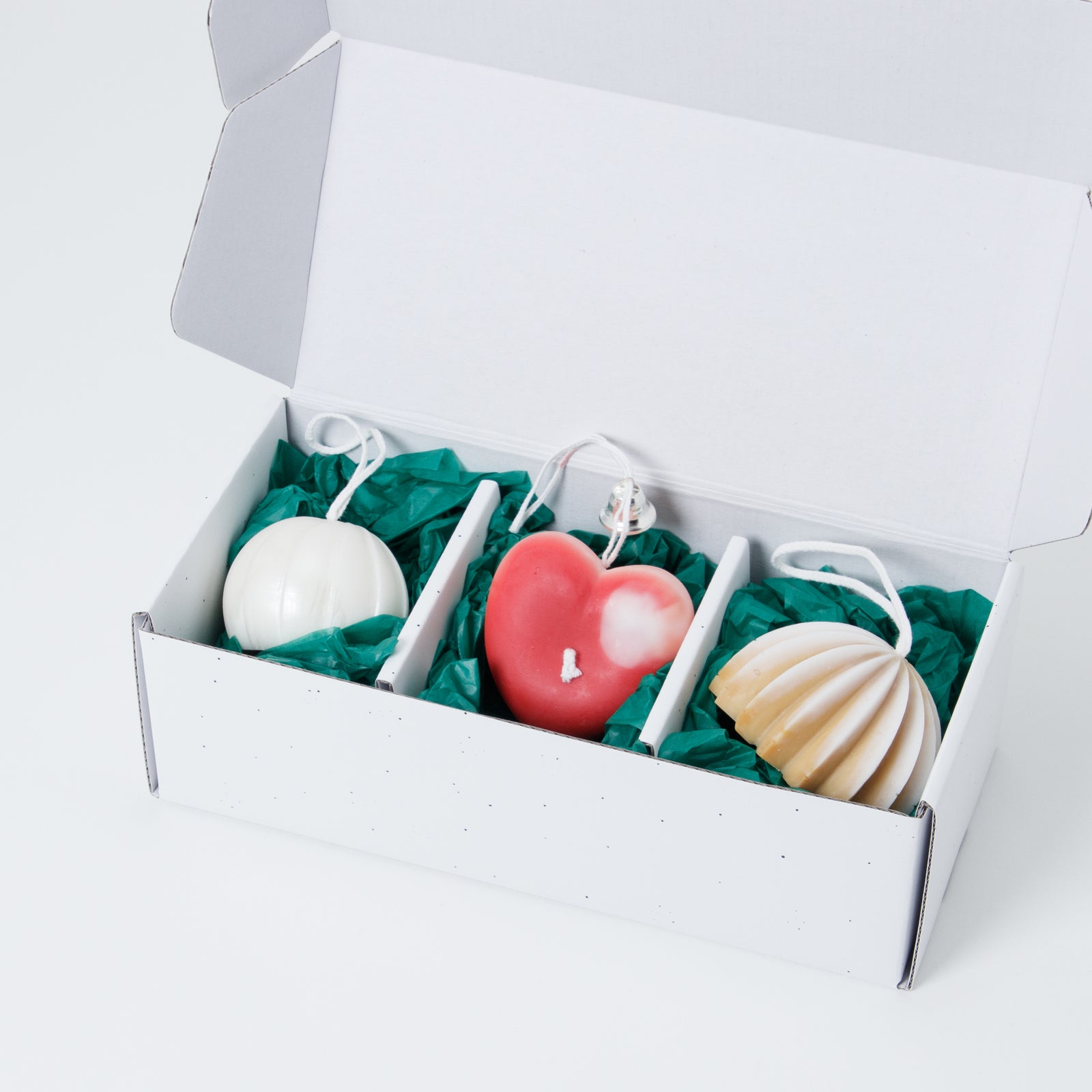 Christmas Ornament Candle – GENERAL FURNISHINGS & CO.